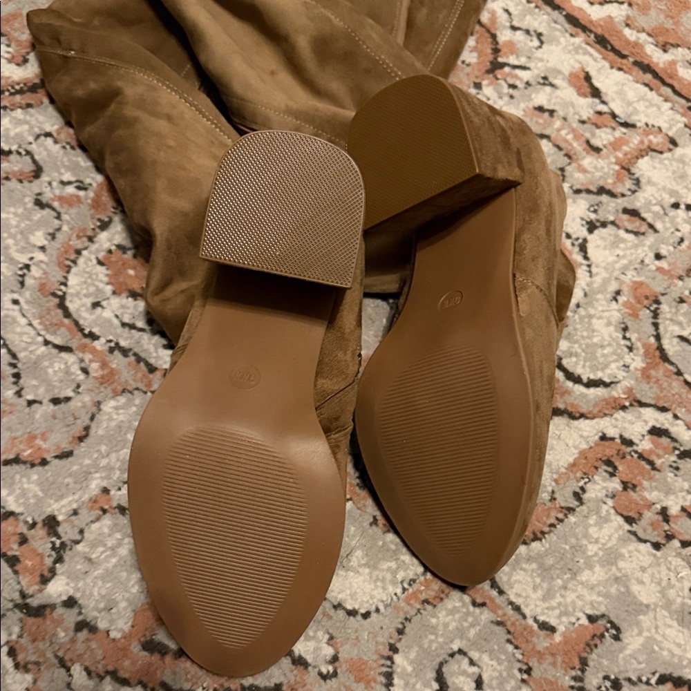 Women's Knee-High Block Heel Boots in Brown - Picture 2 of 3